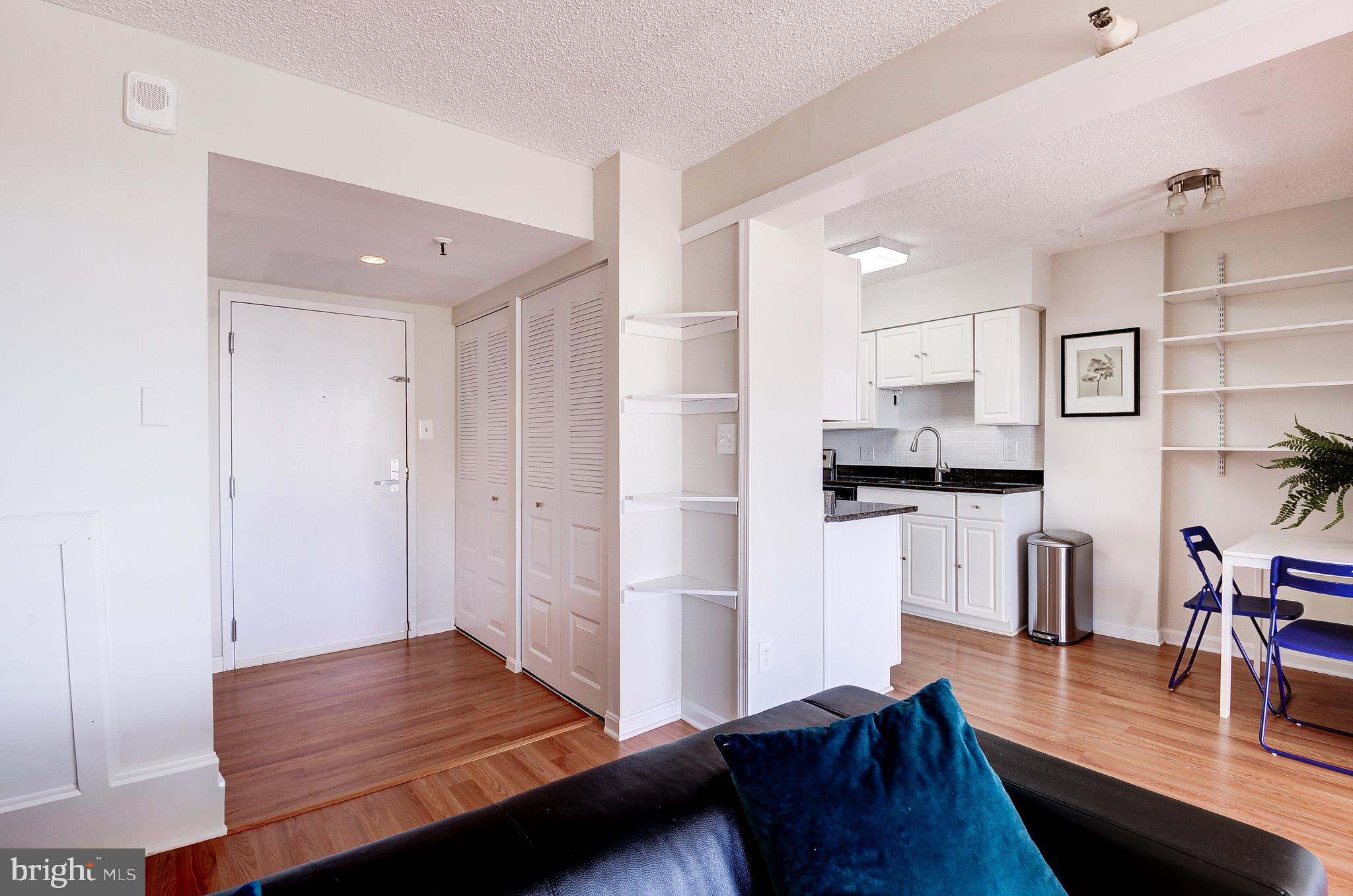 CHELSEA TOWERS - Residential