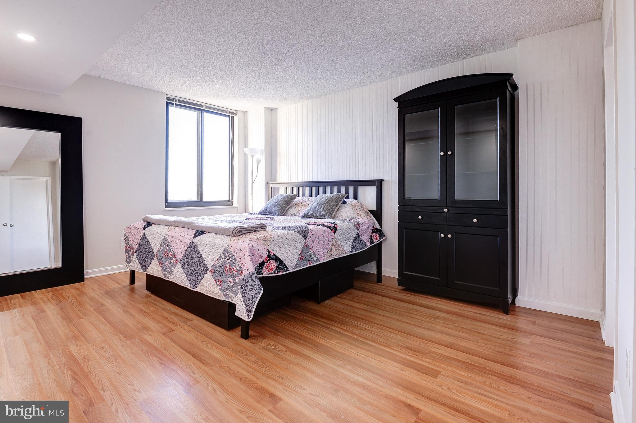 CHELSEA TOWERS - Residential