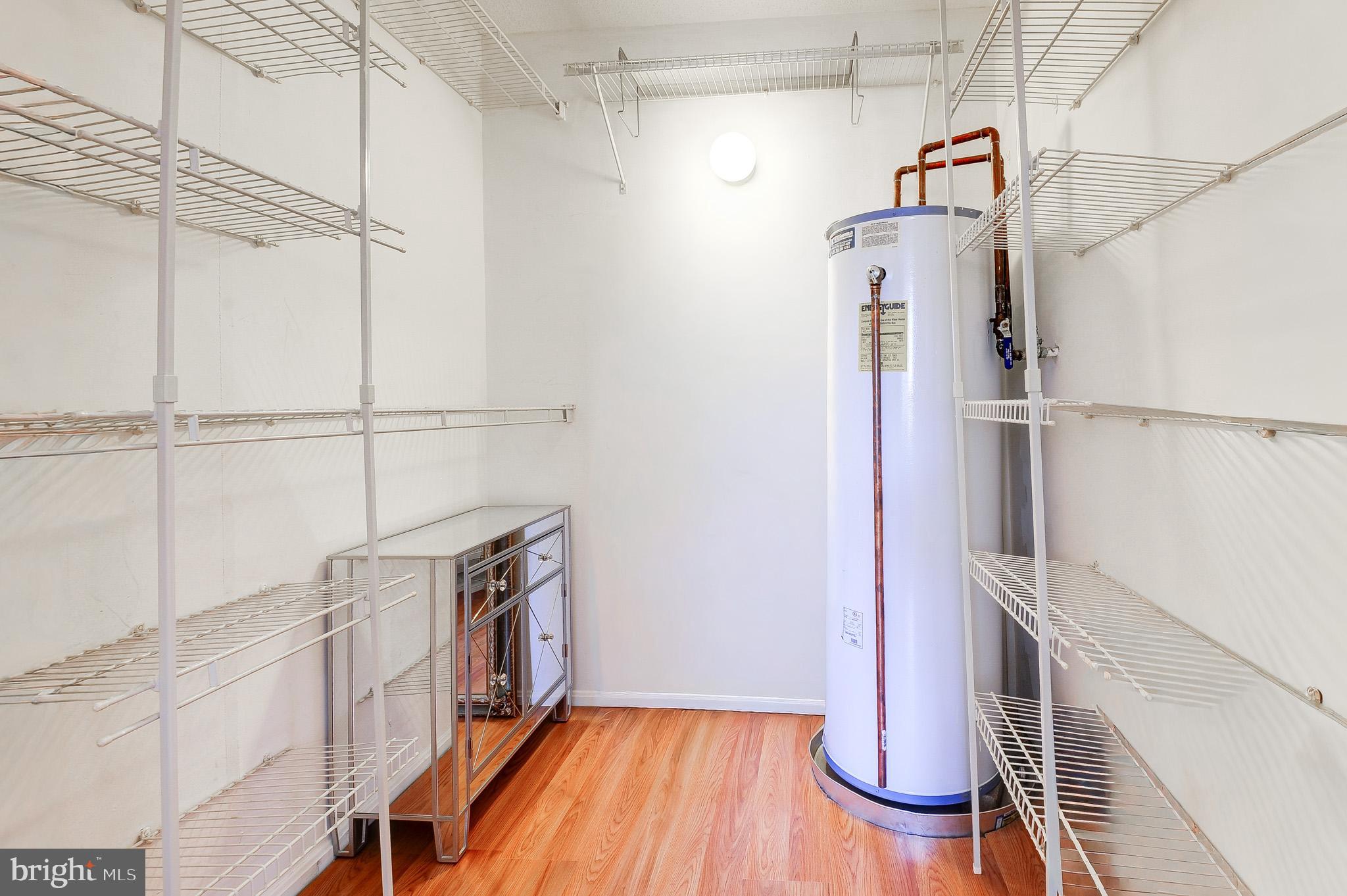 CHELSEA TOWERS - Residential