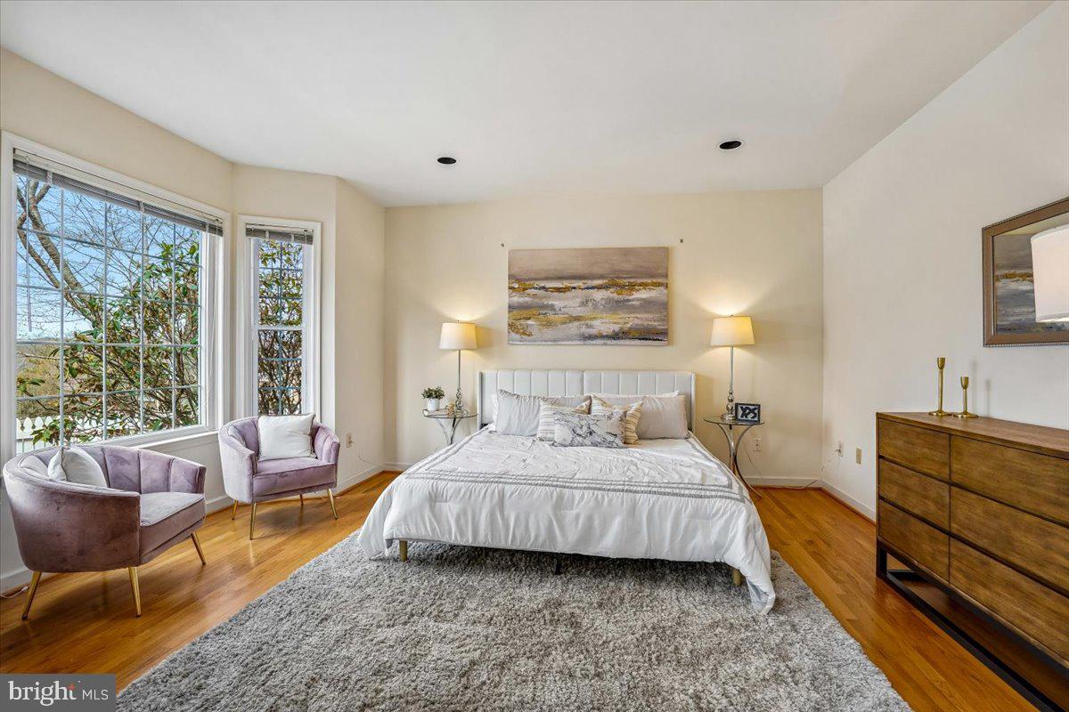 ESWORTHY PARK - Residential