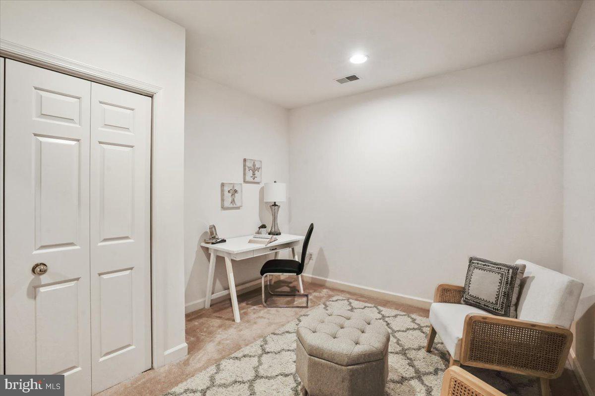 ESWORTHY PARK - Residential