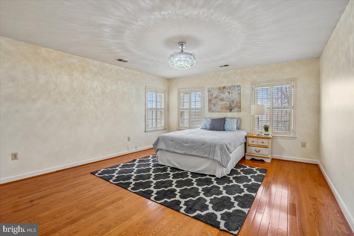 ESWORTHY PARK - Residential