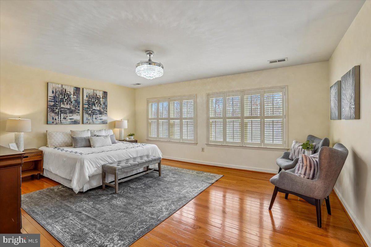 ESWORTHY PARK - Residential