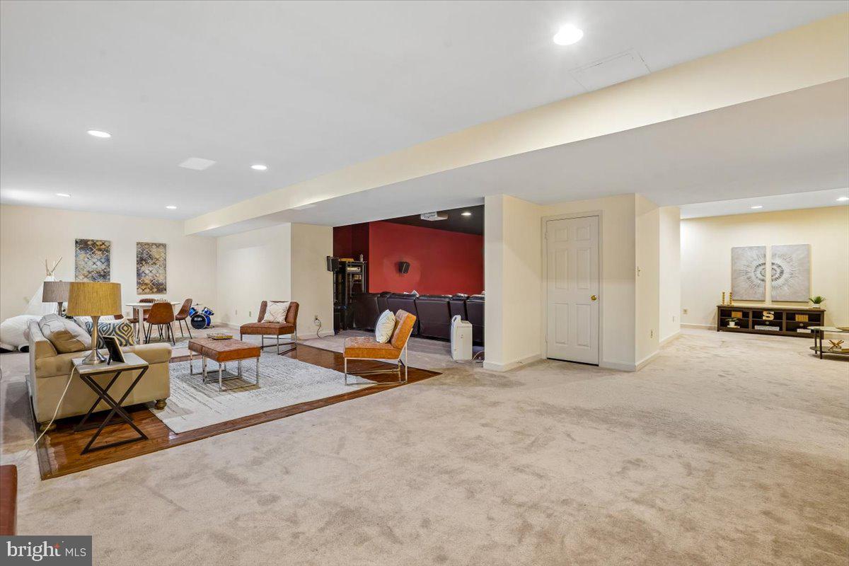 ESWORTHY PARK - Residential