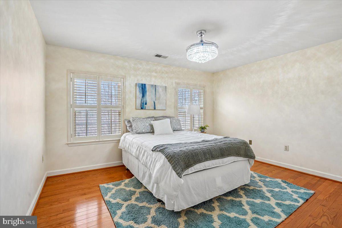 ESWORTHY PARK - Residential