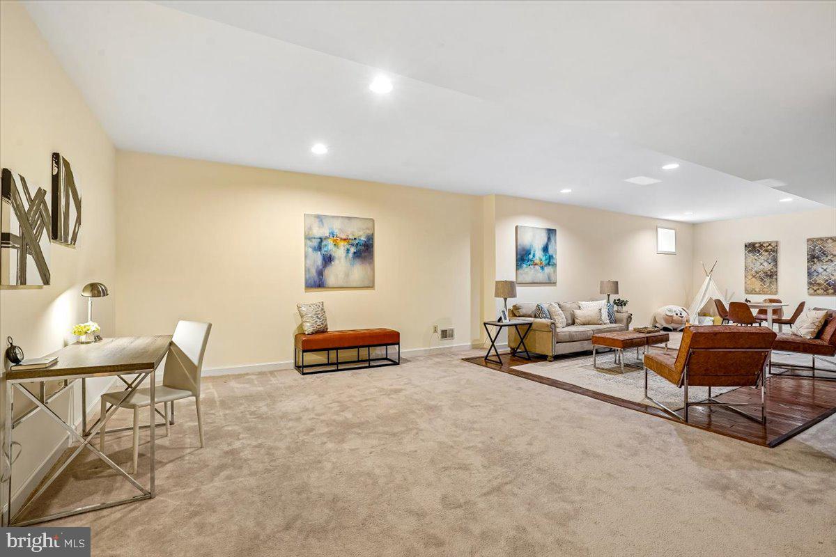 ESWORTHY PARK - Residential