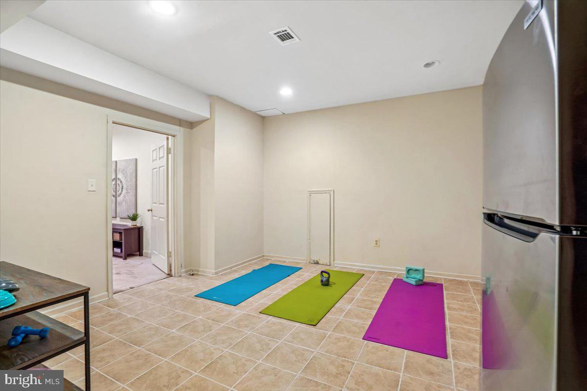 ESWORTHY PARK - Residential