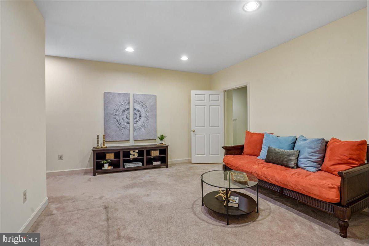 ESWORTHY PARK - Residential