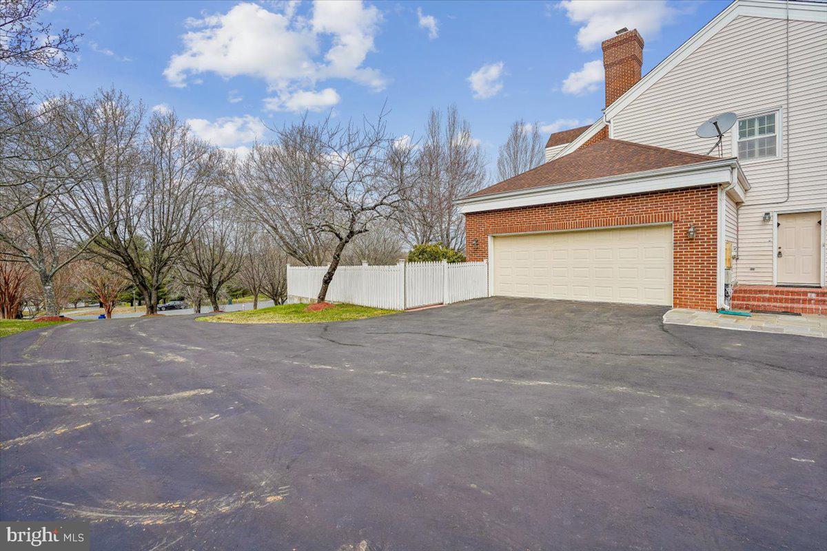 ESWORTHY PARK - Residential