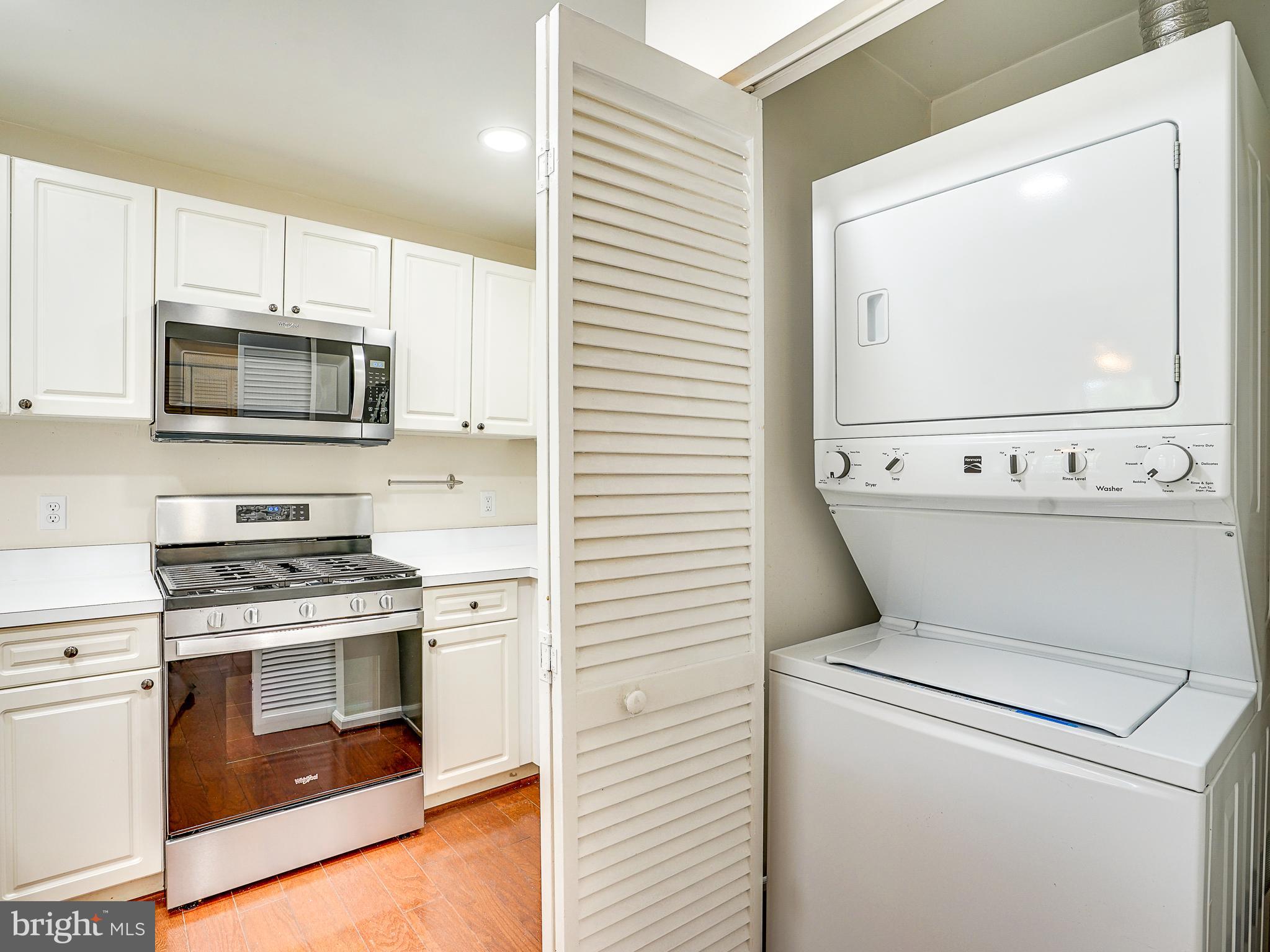 CHELSEA COURTS - Residential Lease