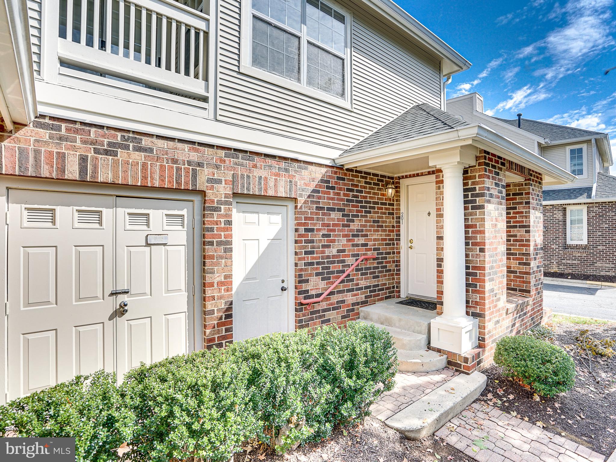 CHELSEA COURTS - Residential Lease