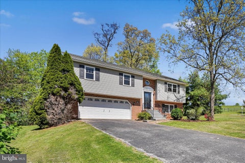 Homes For Sale - 301 Larkin Drive<br/> RED LION, PA 17356