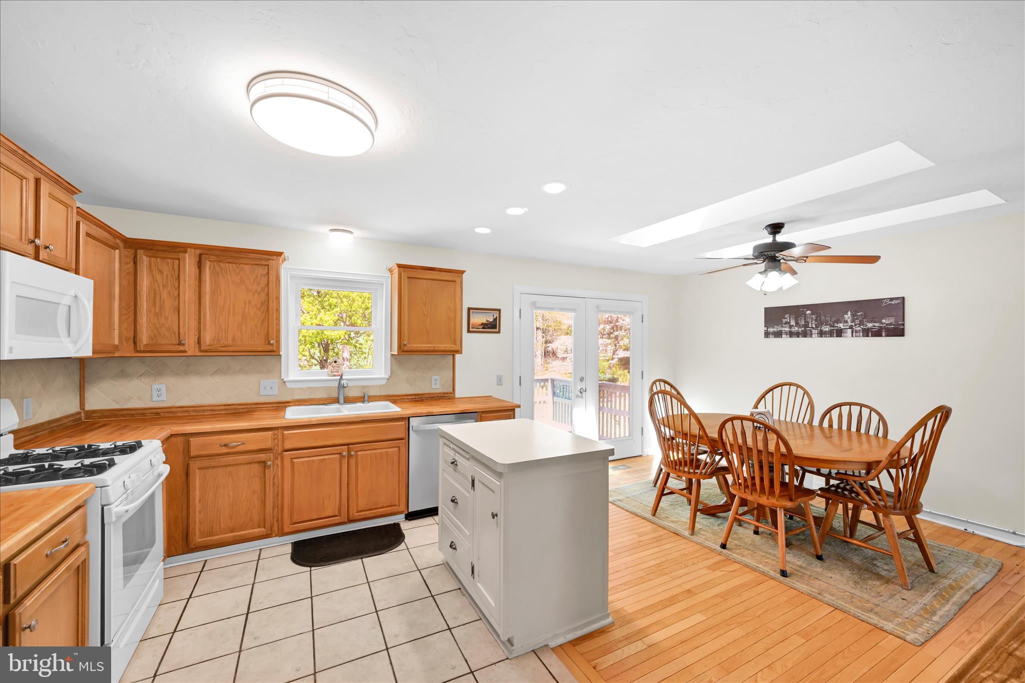 WINDSOR TWP - Residential