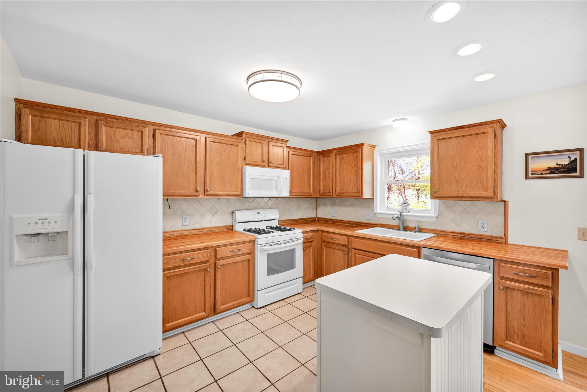 WINDSOR TWP - Residential