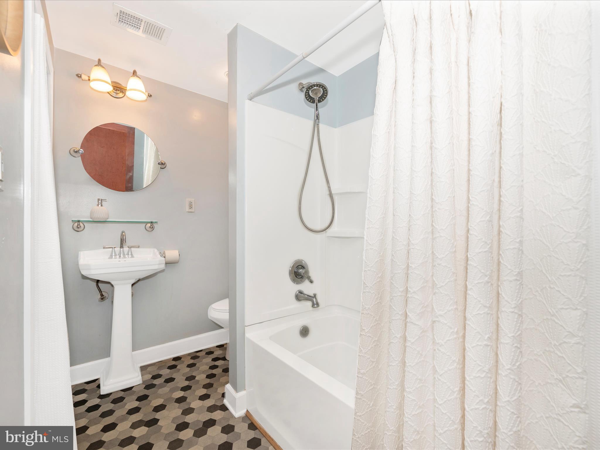 FUNKSTOWN - Residential