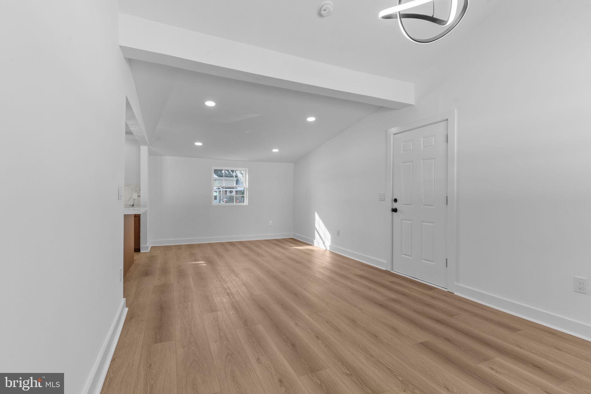 INDIAN CREEK - Residential Lease