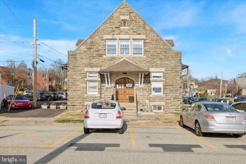 Photo of 1 Roberts Avenue, GLENSIDE, PA 19038 (MLS # PAMC2163290)
