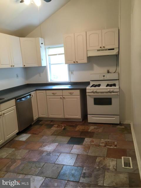 HAMPDEN HISTORIC DISTRICT - Residential Lease