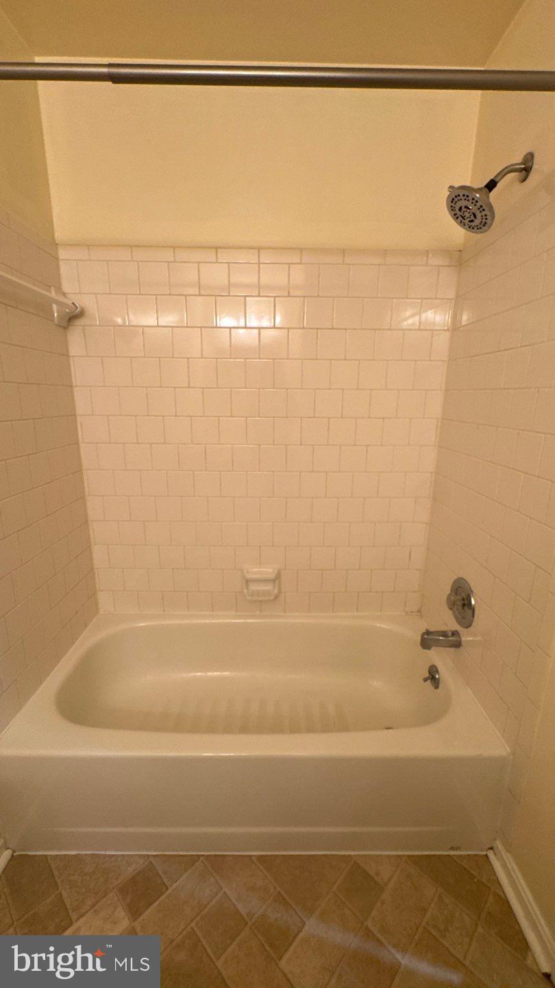 RIVERCHASE - Residential Lease