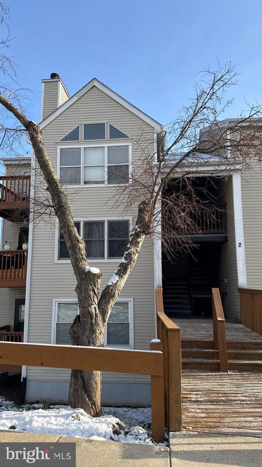 2 Bedroom, 1 bath ground floor Condo in Riverchase development in Halethorpe. New Carpet. Freshly painted with updated kitchen. Deck with lovely views. Washer and dryer in unit. Water and sewer included in rent. No pets, no smoking.