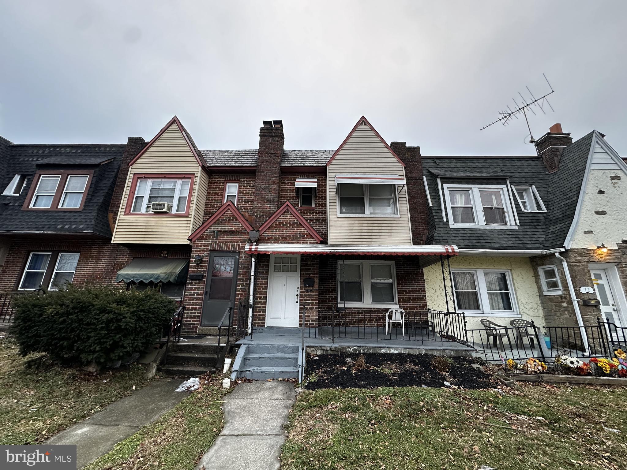 DUNDALK MANOR - Residential