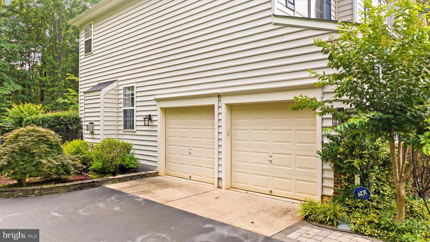 7802 LYNDHURST COURT