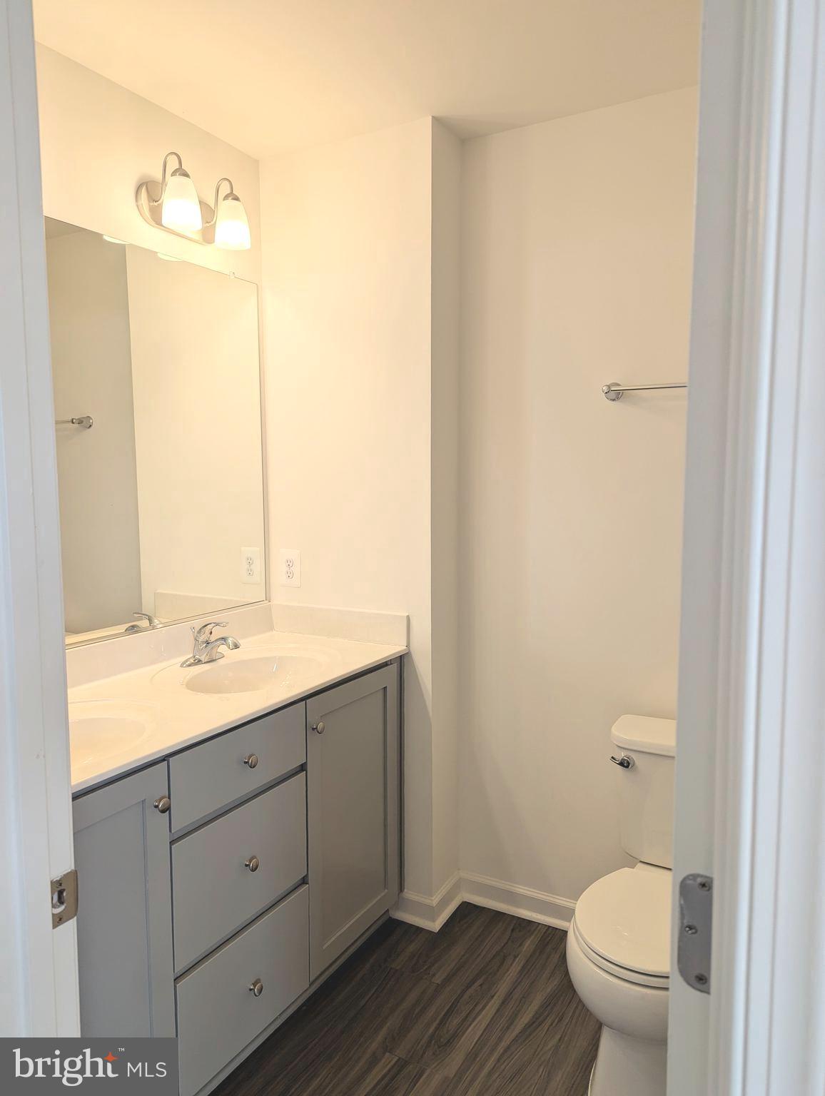 OVERLOOK AT RIVERSIDE TOWNHOMES - Residential