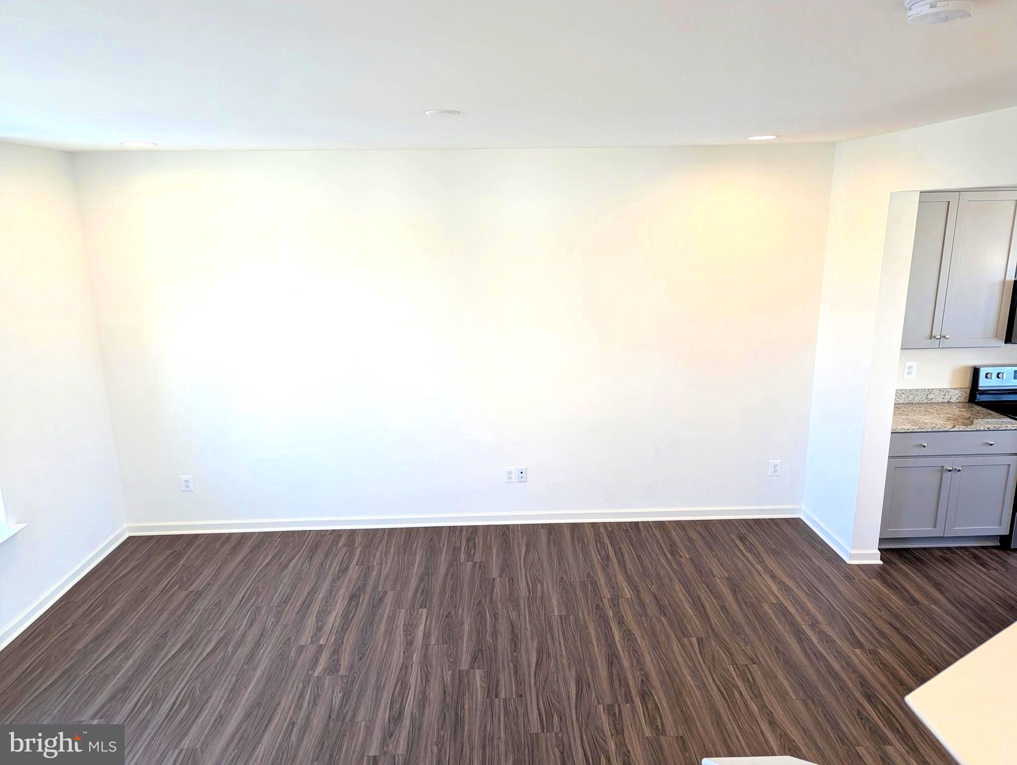 OVERLOOK AT RIVERSIDE TOWNHOMES - Residential