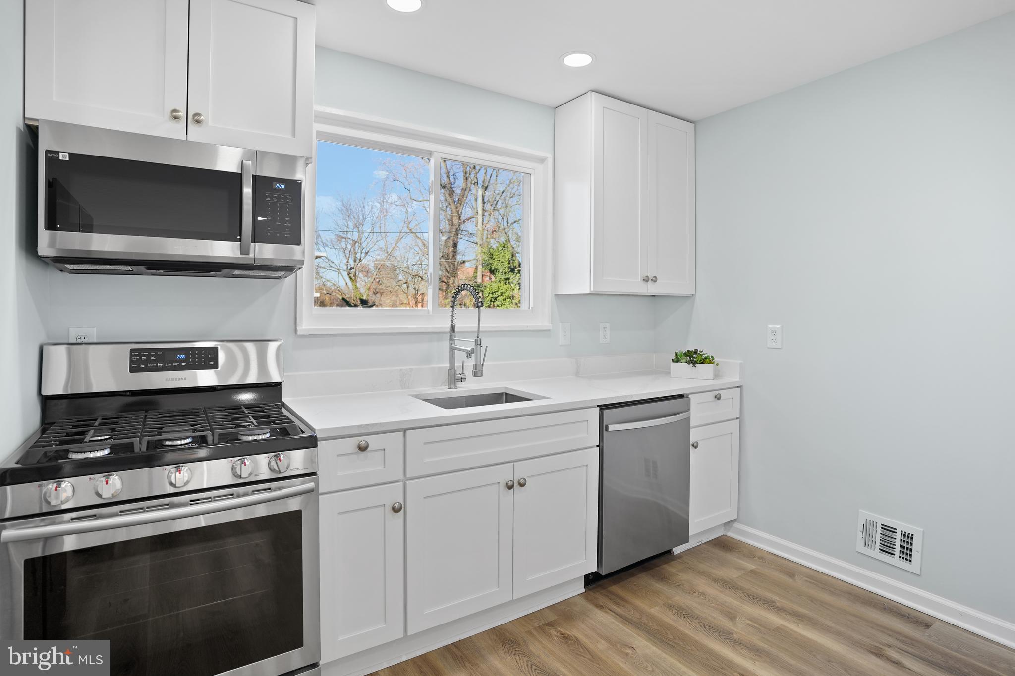 GLASSMANOR - Residential