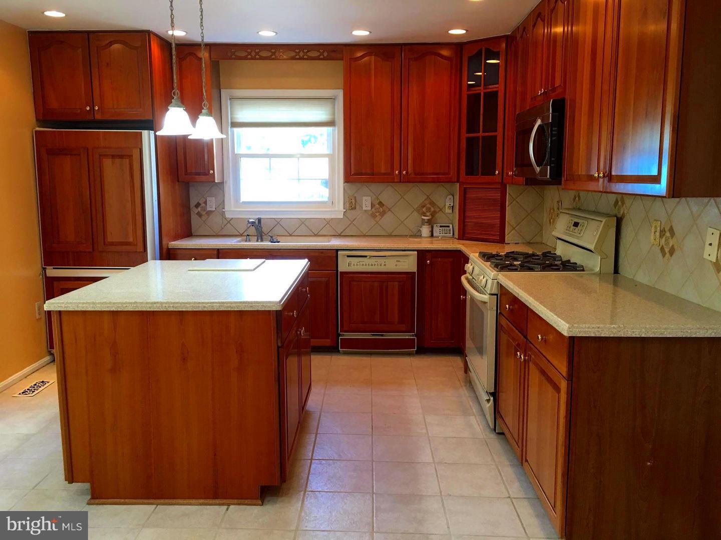 WASHINGTONIAN VILLAGE - Residential Lease