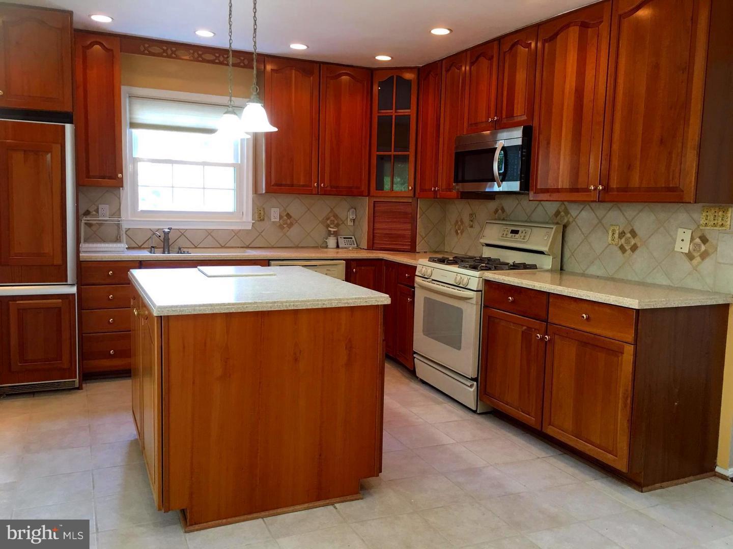 WASHINGTONIAN VILLAGE - Residential Lease