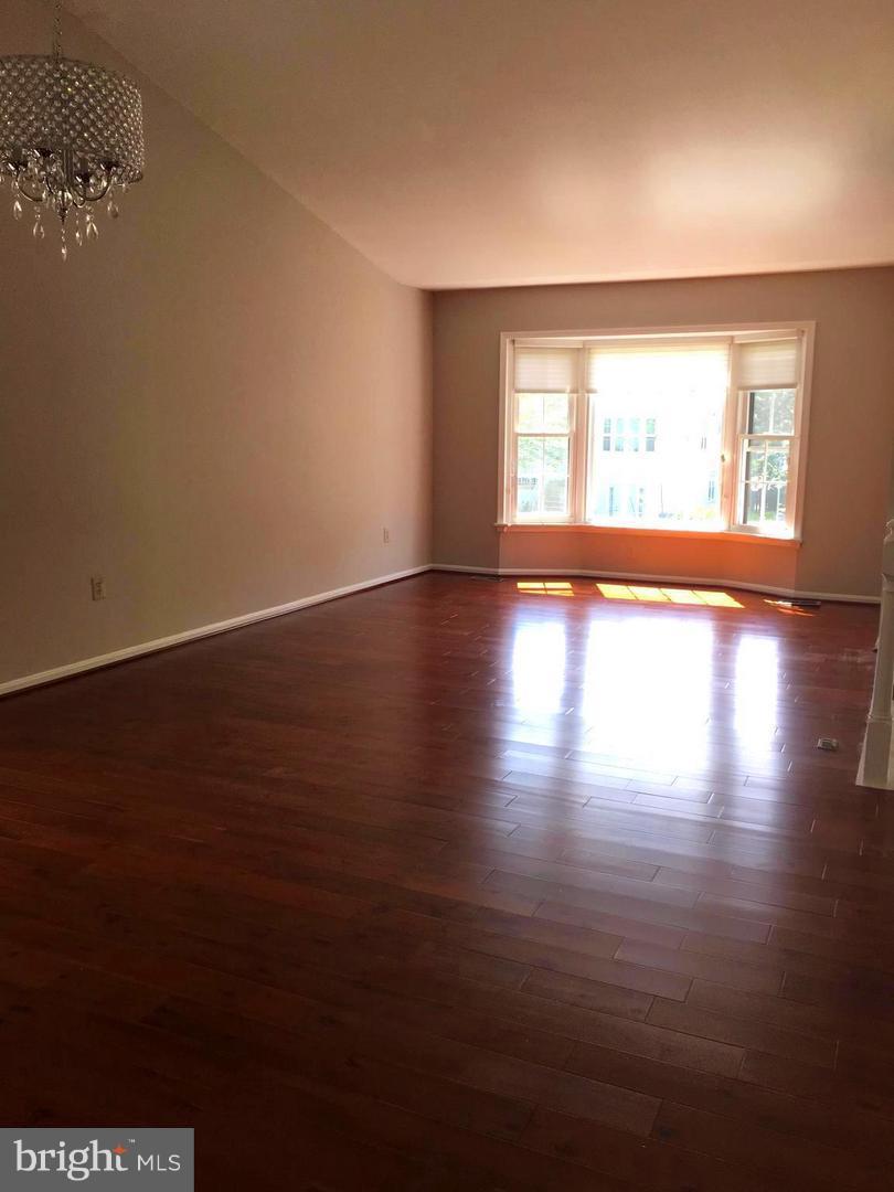 WASHINGTONIAN VILLAGE - Residential Lease