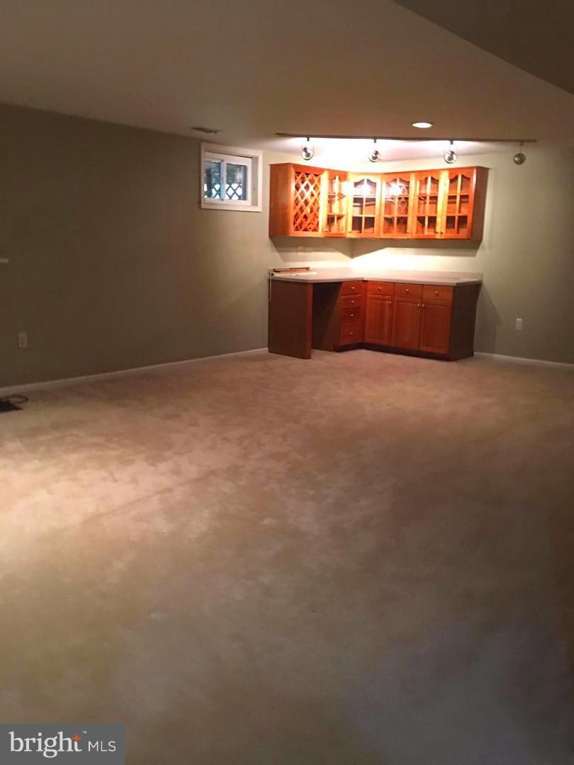 WASHINGTONIAN VILLAGE - Residential Lease