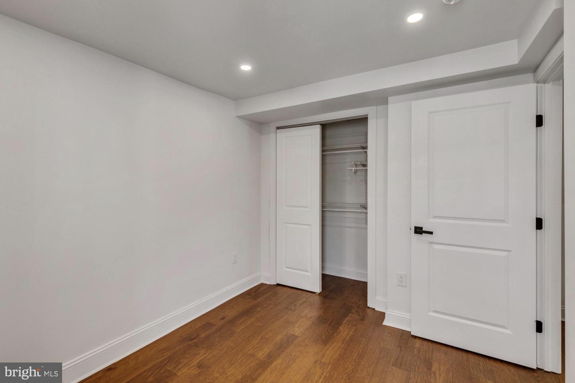 FAIRMOUNT - Commercial Sale