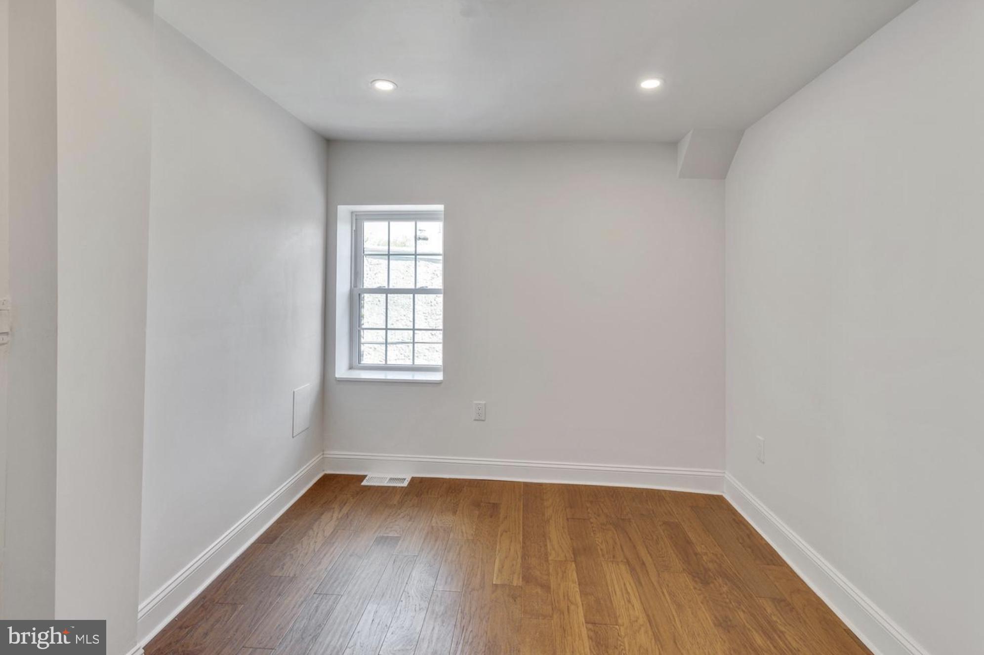 FAIRMOUNT - Commercial Sale