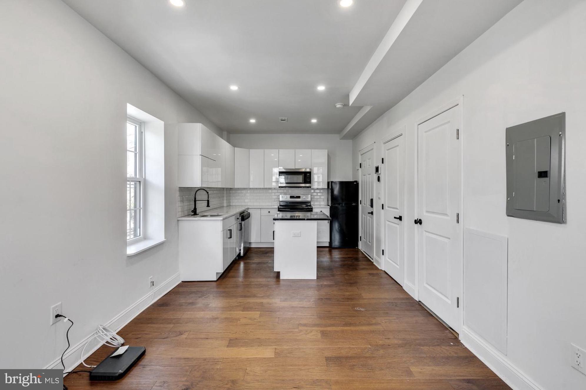FAIRMOUNT - Commercial Sale