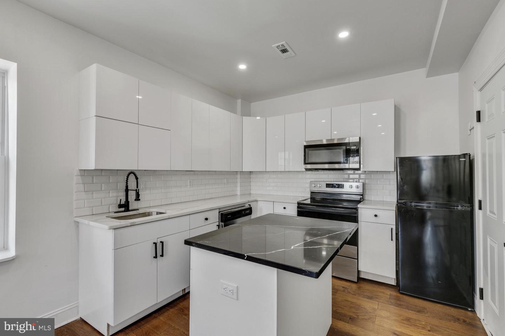 FAIRMOUNT - Commercial Sale