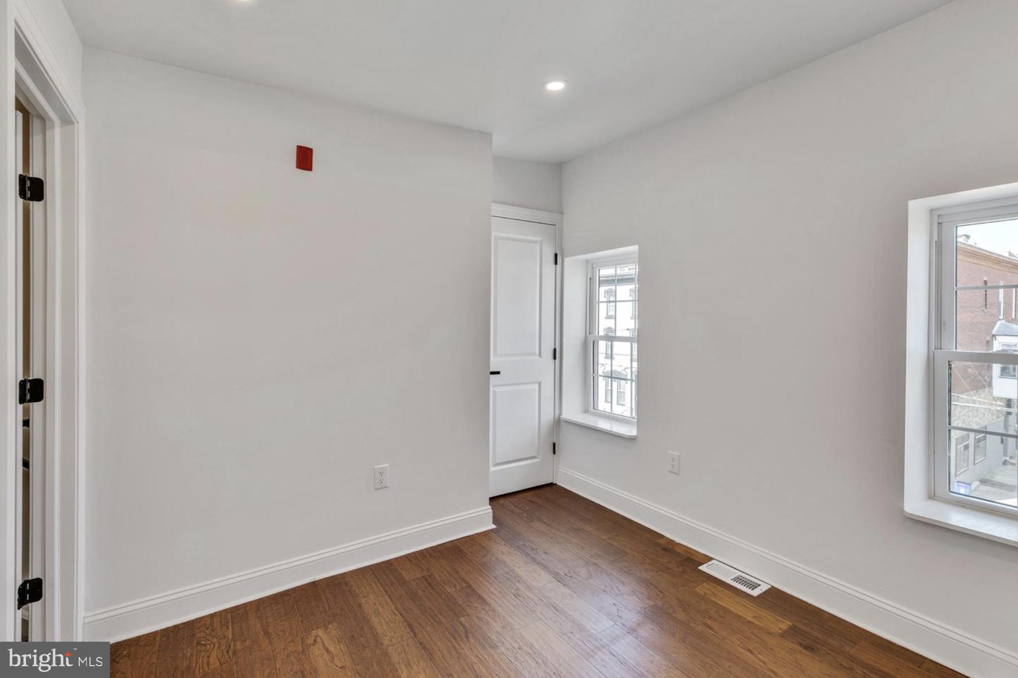 FAIRMOUNT - Commercial Sale