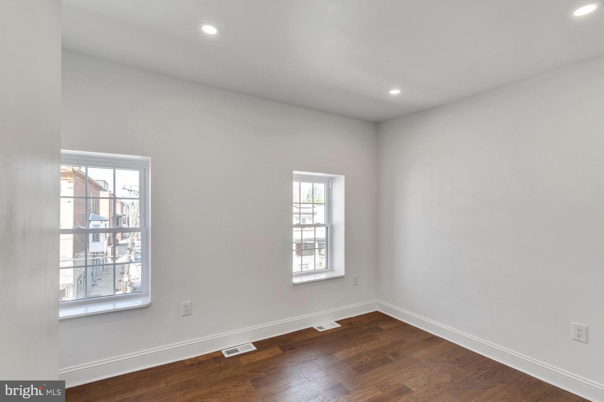 FAIRMOUNT - Commercial Sale