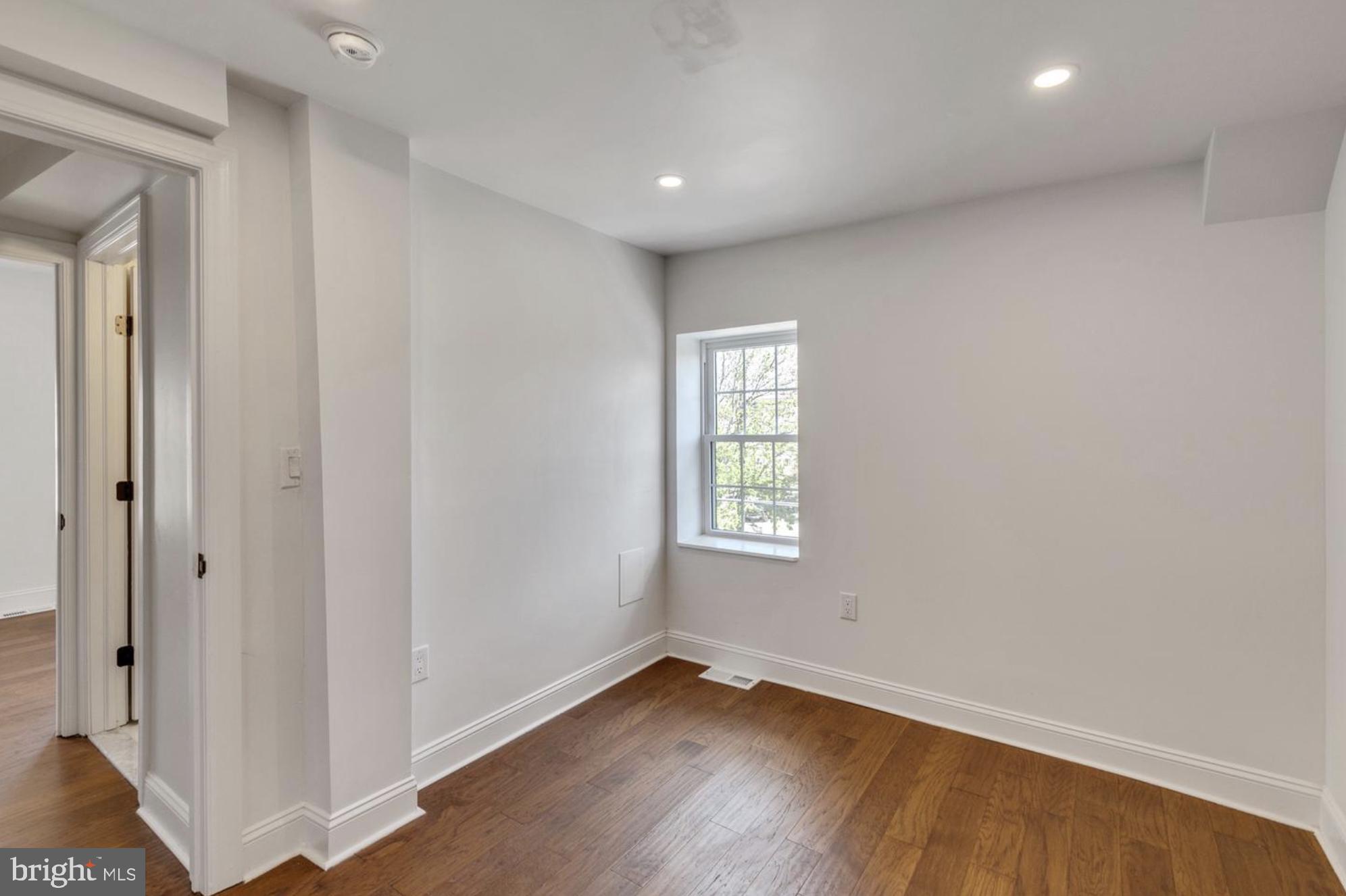 FAIRMOUNT - Commercial Sale