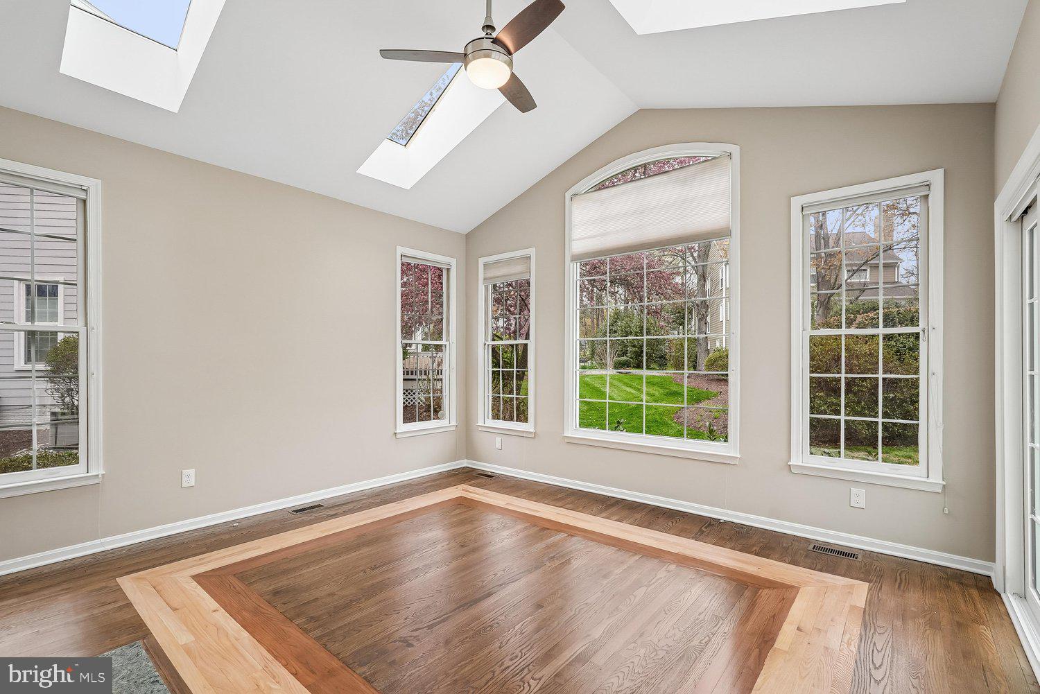 RESTON - Residential