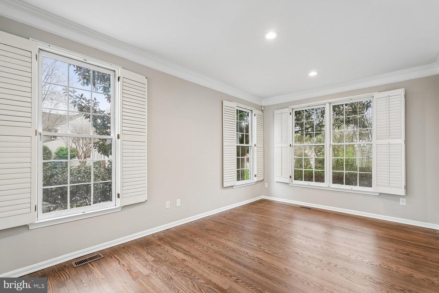 RESTON - Residential