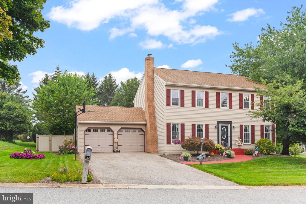 Photo of 680 Hampstead Court, YORK, PA 17403 (MLS # PAYK2090356)