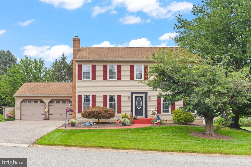 Photo of 680 Hampstead Court, YORK, PA 17403 (MLS # PAYK2090356)