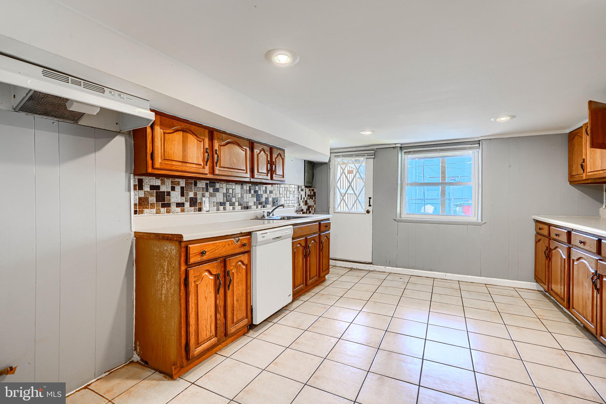 MCELDERRY PARK - Residential Lease