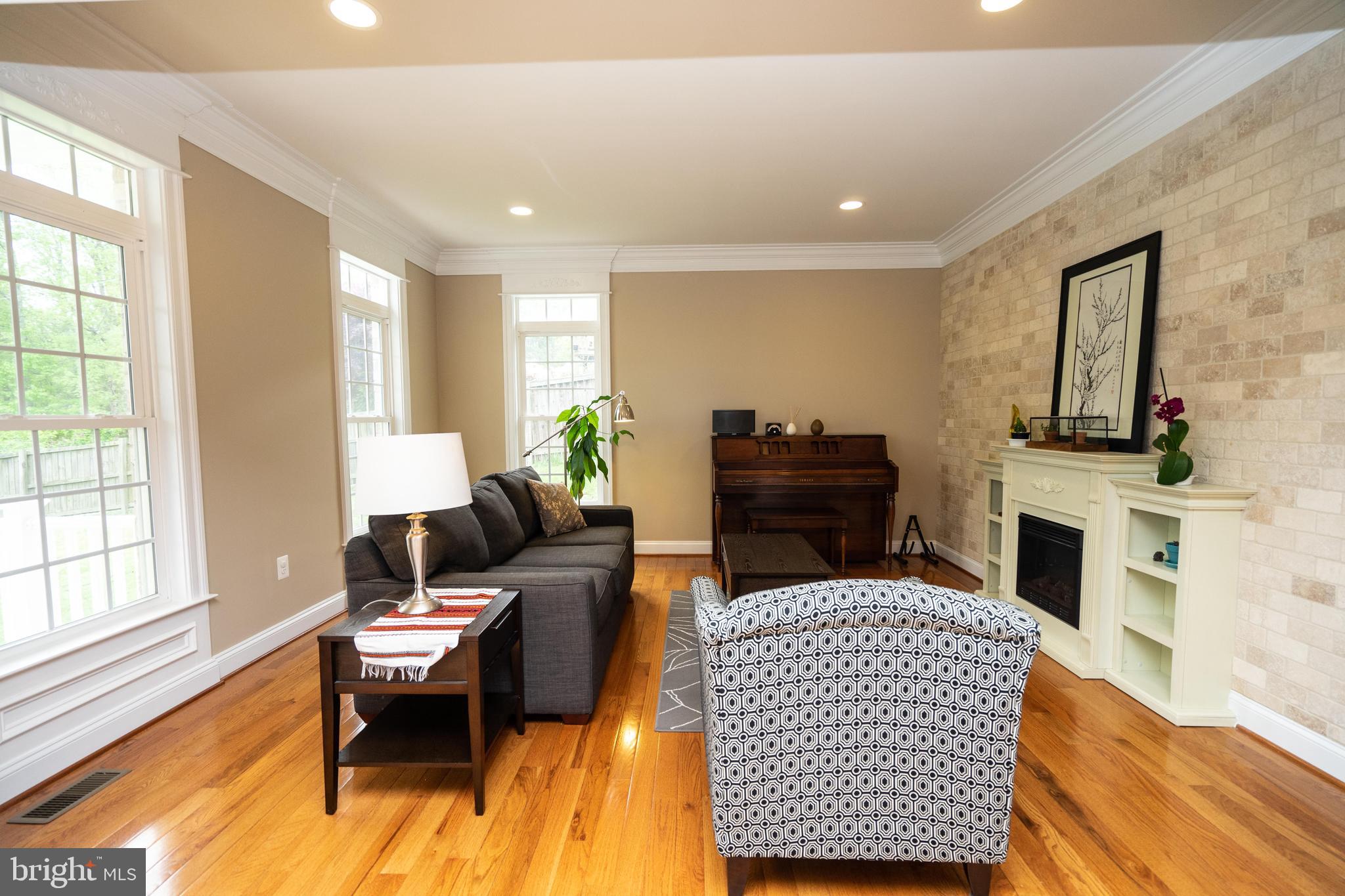 BULL RUN MOUNTAIN - Residential Lease