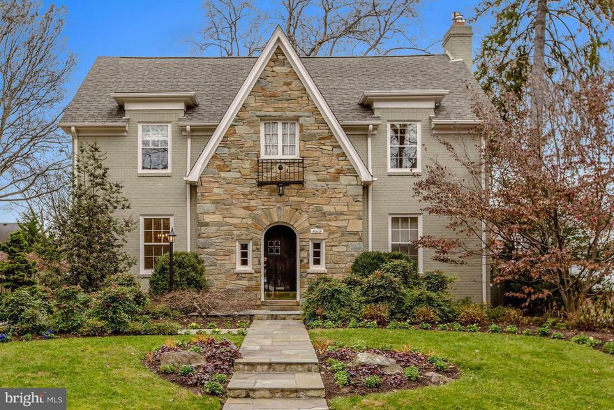 Staged, brightened, STUNNING.  Beautiful reno & expanded home in Ch Ch West, great block. Grand entry foyer opens to spacious LR w/ Fpl & large DR; gourmet Kitch opens to FR. 2nd lvl features spacious master ste w/ priv. balcony, 3 add'l BRs, & full Ba. 3rd Lvl has potential 5th BR/office. Lower Lvl w/ Rec Rm, Full Ba, nanny ste.1 car-gar. Steps to Norwood Pk, Somerset Elem, METRO.