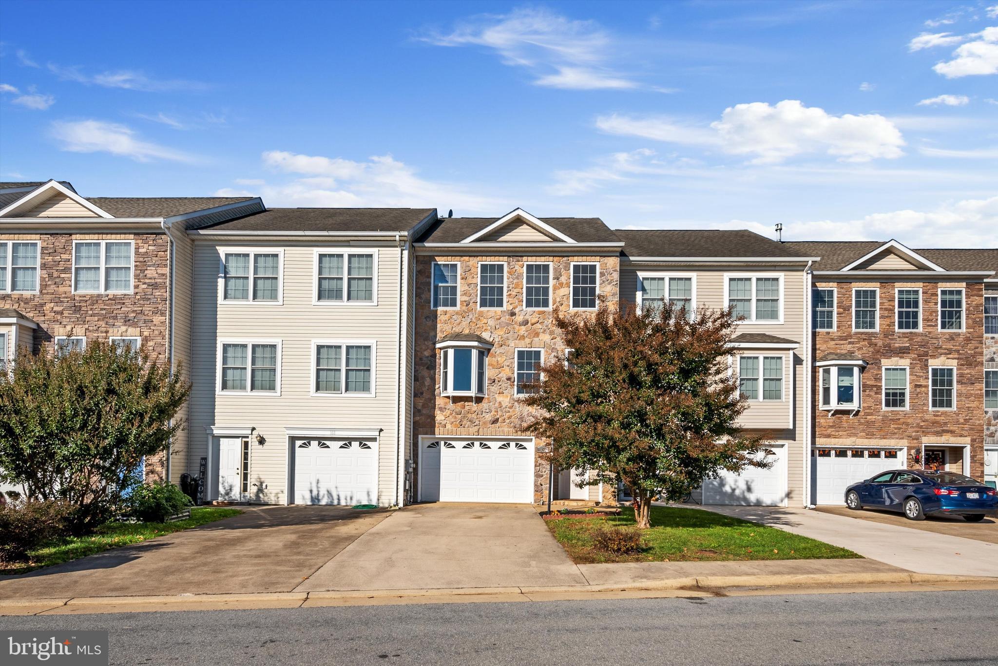 LOCUST HILL - Residential