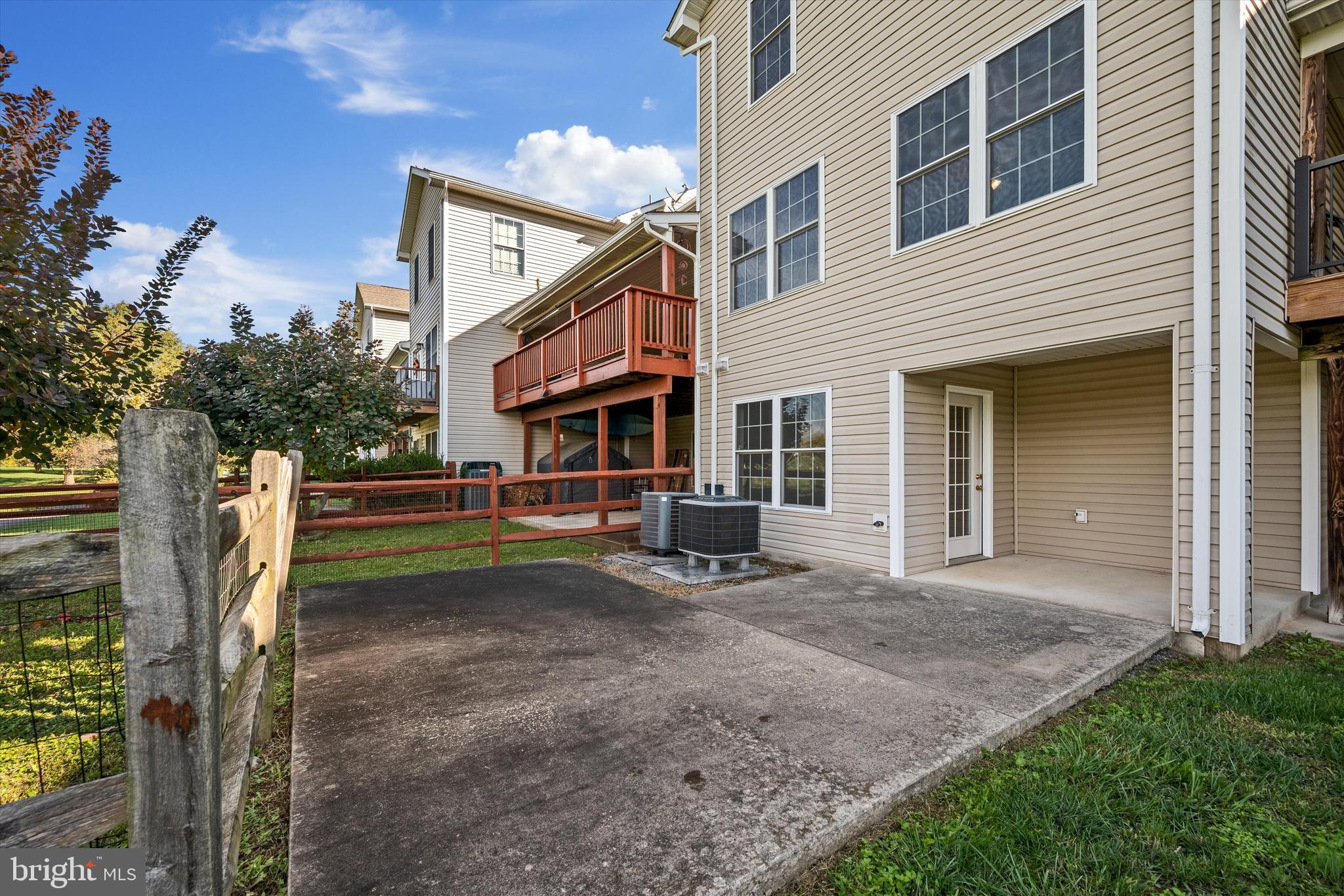 LOCUST HILL - Residential