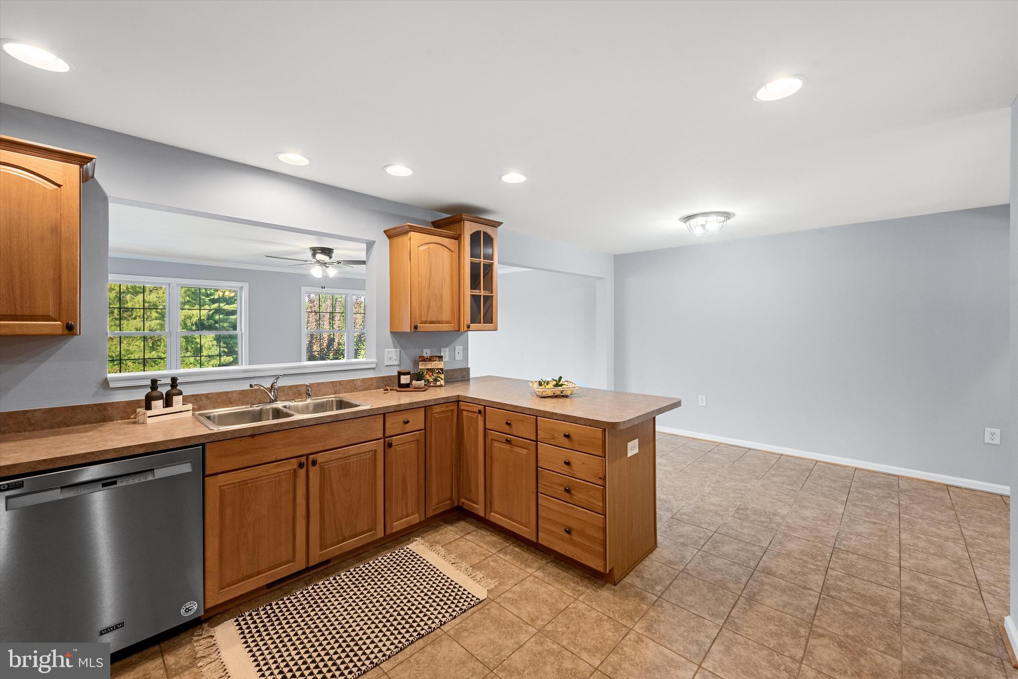 LOCUST HILL - Residential